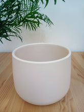 Load image into Gallery viewer, Ceramic rounded Plant Pot - Soft peach
