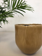 Load image into Gallery viewer, Iris Plant Pot - Sand
