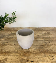 Load image into Gallery viewer, Concrete pot

